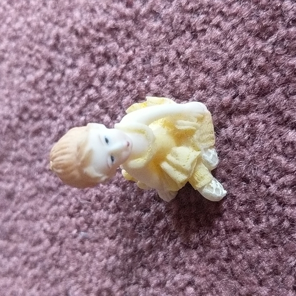 11 Small Ballerina Figurines - Picture 3 of 12